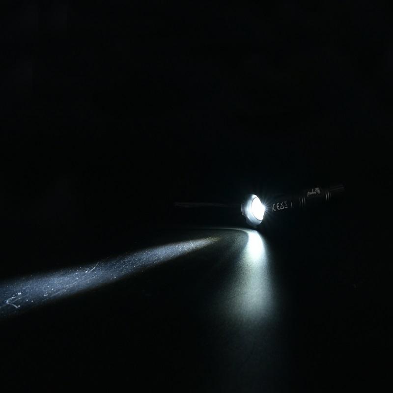 LED ručné svietidlo - FL03
